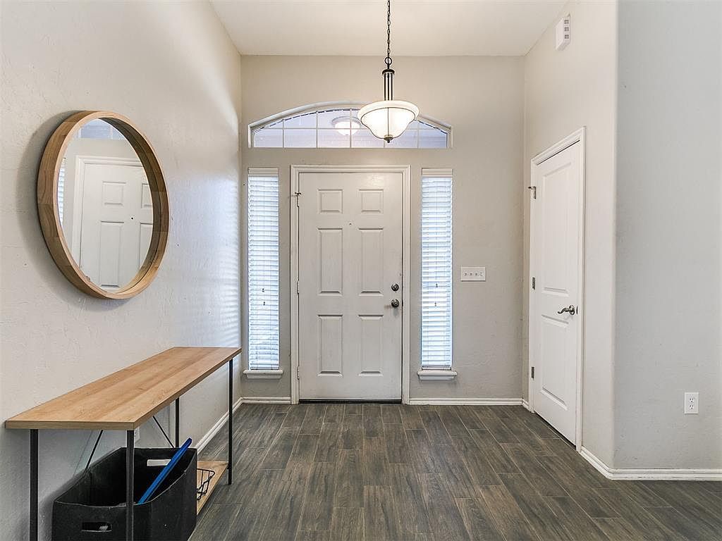 712 Wall Cir Moore, OK 73160 - Thumbnail 3