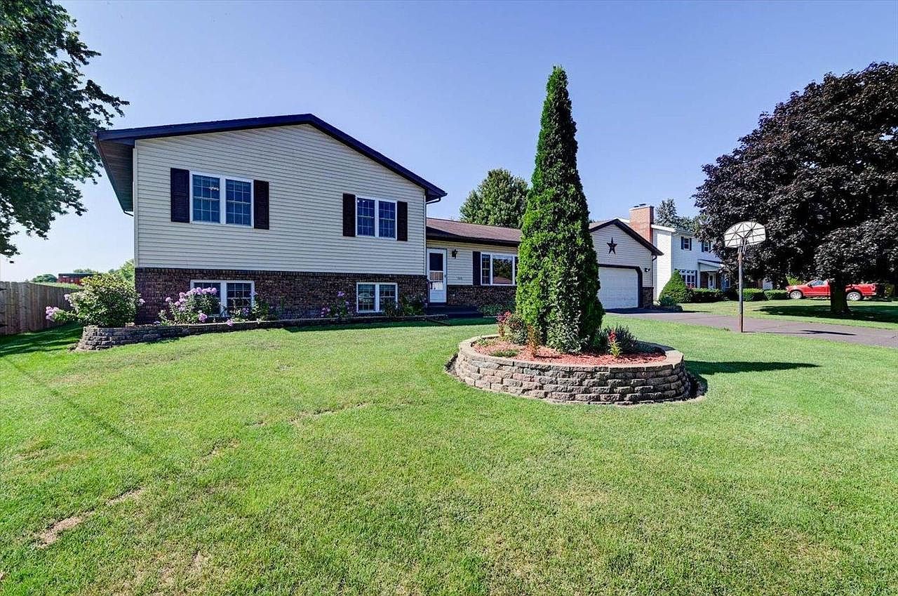 131 West St Dane, WI 53529 - Thumbnail 3