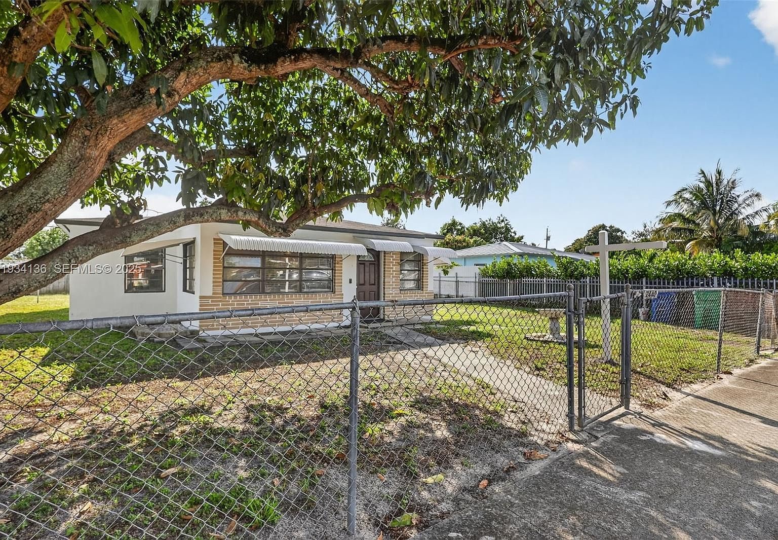 2440 NW 152nd Ter Miami Gardens, FL 33054 - Thumbnail 3