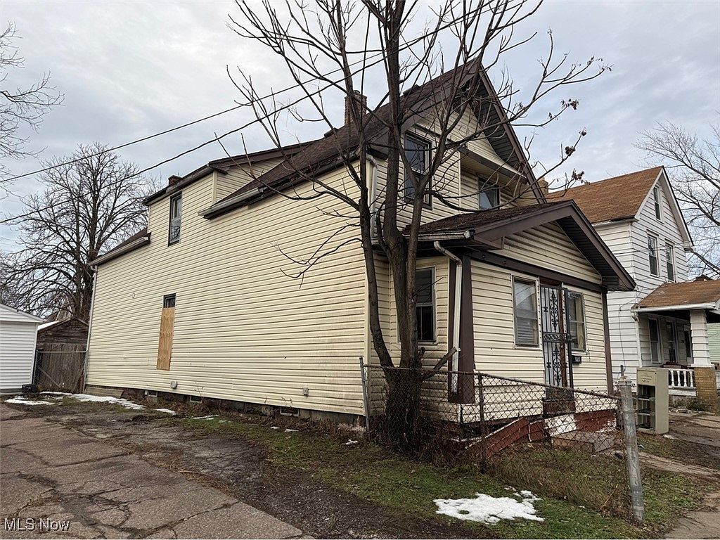 3934 Arnold Ct Cleveland, OH 44109 - Thumbnail 3