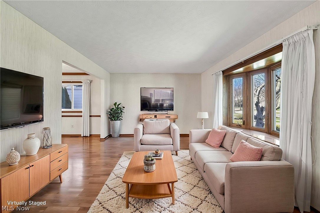 25051 Tara Lynn Dr North Olmsted, OH 44070 - Thumbnail 3