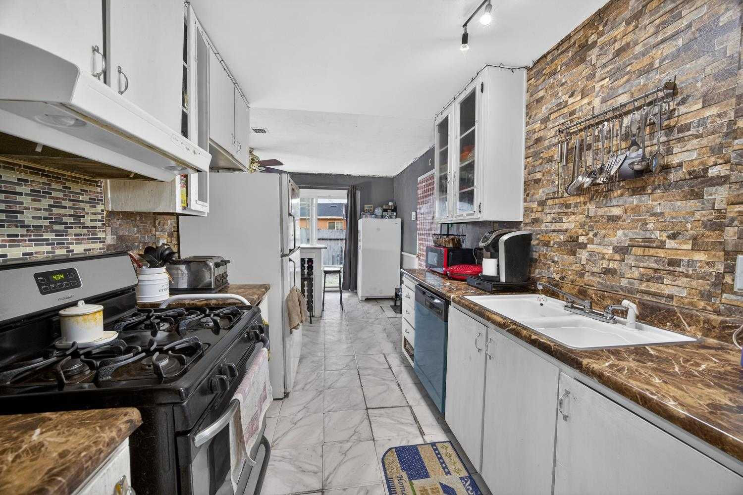 7518 Bowen Circle, Sacramento, CA, USA, 95822 - Thumbnail 3