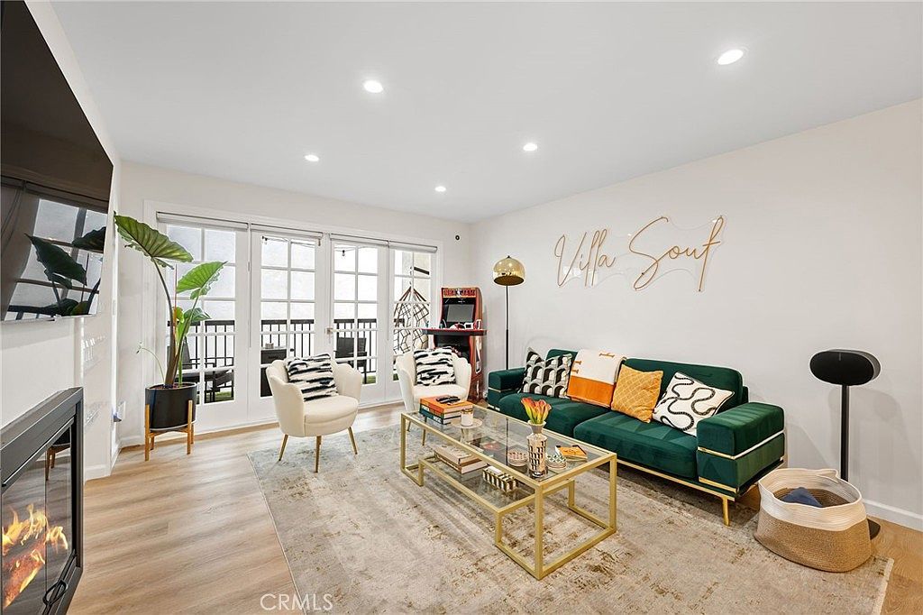 906 N Doheny Dr APT 318 West Hollywood, CA 90069 - Thumbnail 3