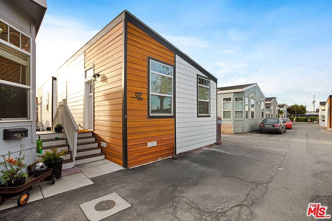 8250 Lankershim Blvd #29 North Hollywood, CA 91605 - Thumbnail 3