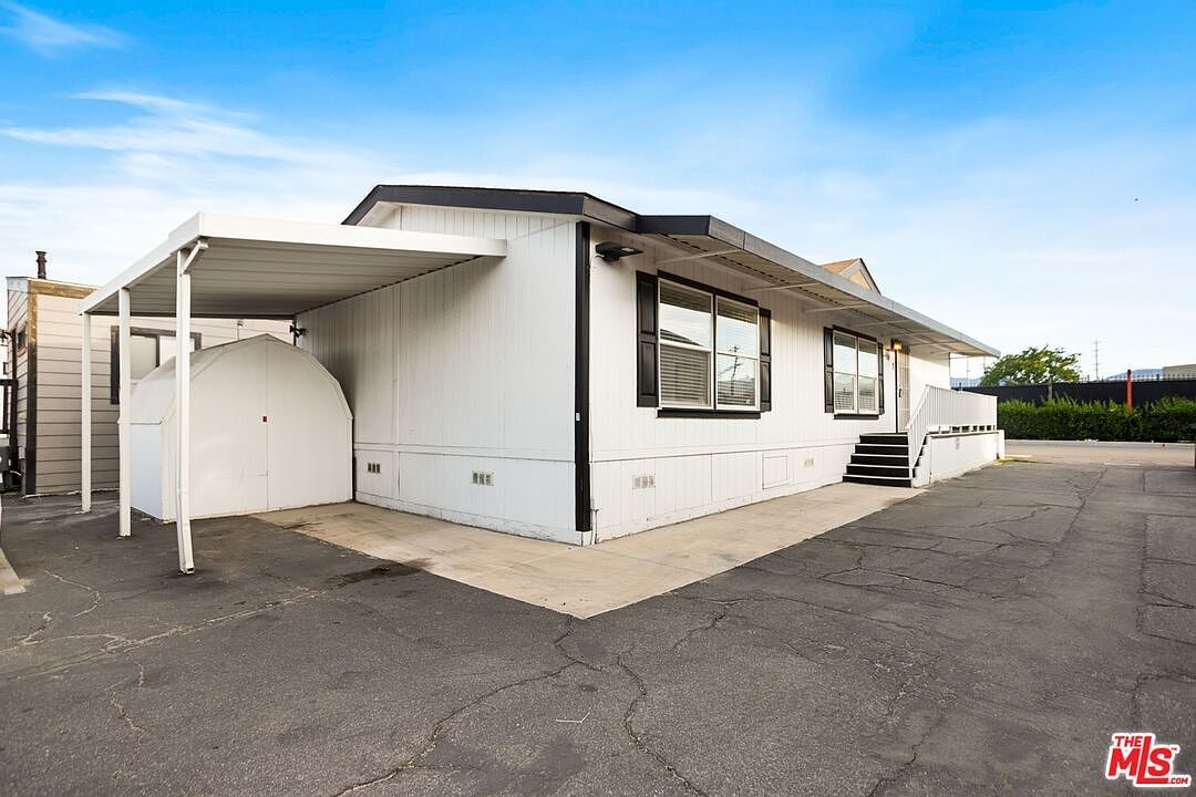 8250 Lankershim Blvd #33 North Hollywood, CA 91605 - Thumbnail 3