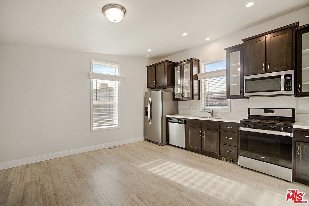 8250 Lankershim Blvd #196 North Hollywood, CA 91605 - Thumbnail 3