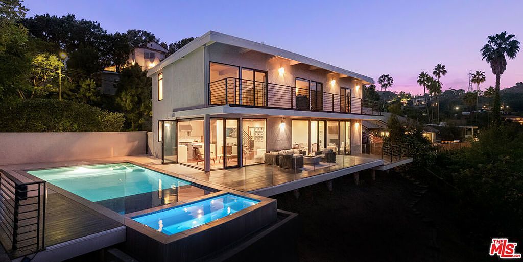 2608 Carman Crest Dr Los Angeles, CA 90068 - Thumbnail 3