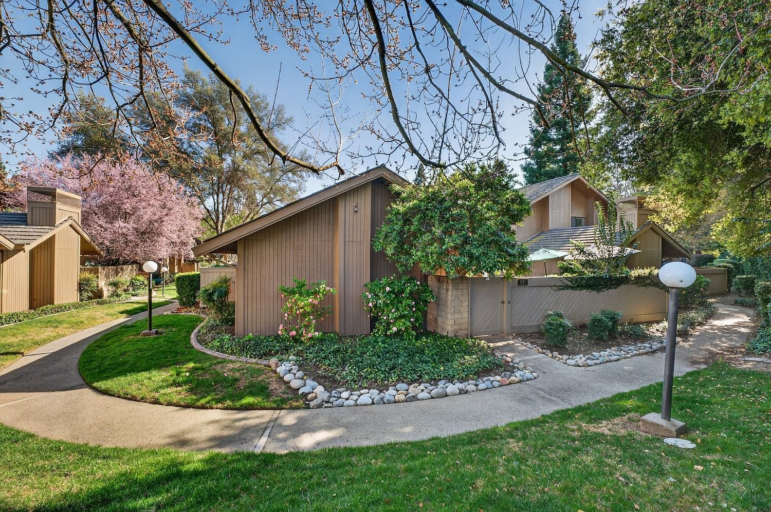 1911 Discovery Village Ln Gold River, CA 95670 - Thumbnail 3