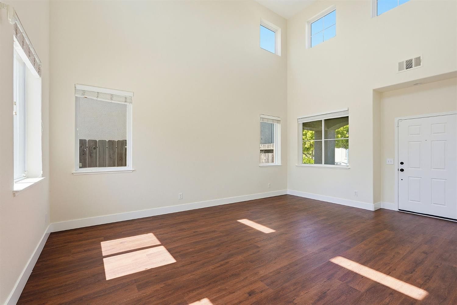 2424 Catamaran Way Stockton, CA 95206 - Thumbnail 3