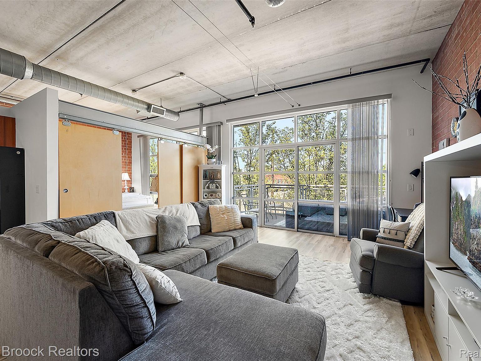 322 E Harrison Ave UNIT 18 Royal Oak, MI 48067 - Thumbnail 3