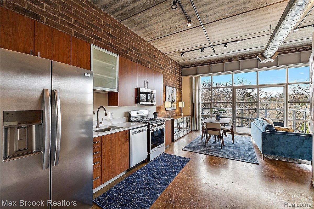 333 E Parent Ave UNIT 32 Royal Oak, MI 48067 - Thumbnail 3