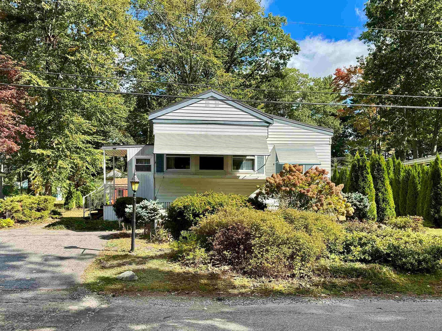 303 Friar Tuck Dr Exeter, NH 03833 - Thumbnail 3