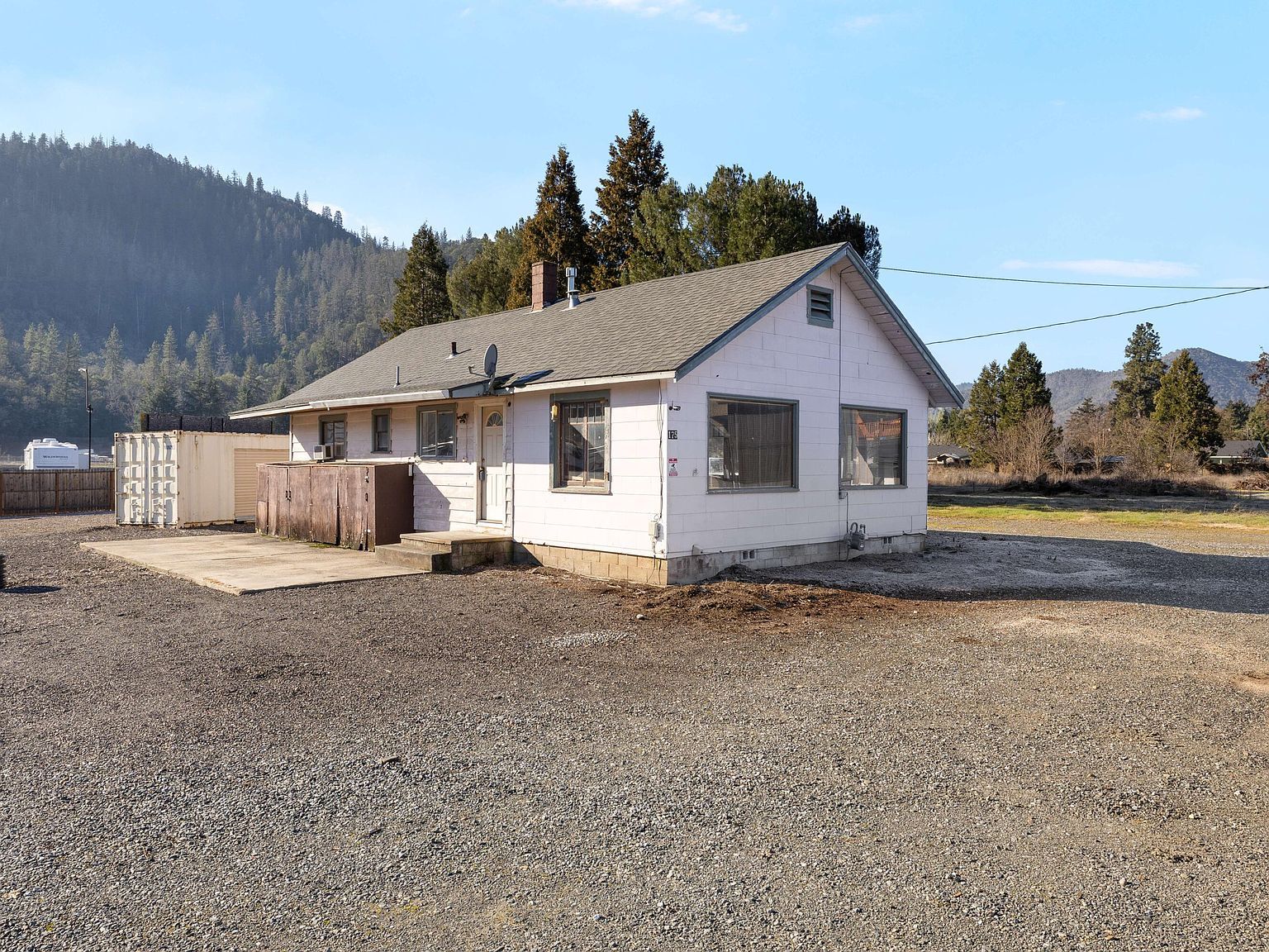 175 Rogue River Hwy Gold Hill, OR 97525 - Thumbnail 3