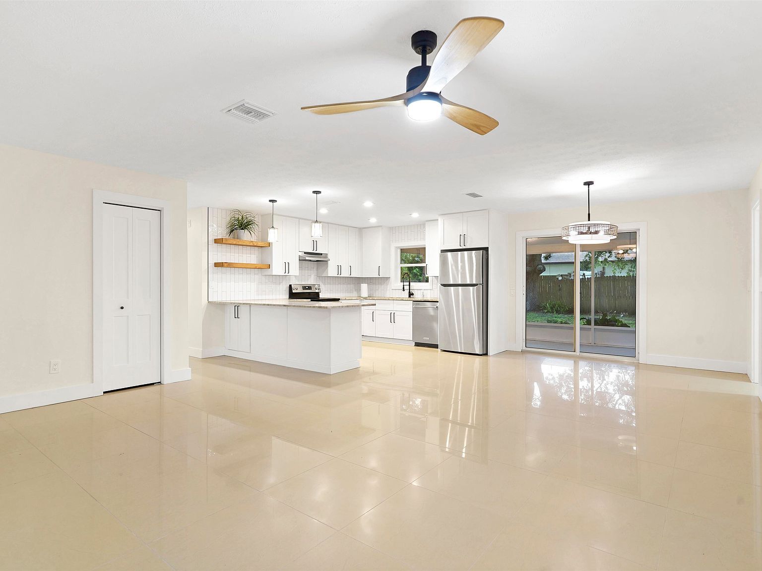 212 F St Saint Augustine, FL 32080 - Thumbnail 3