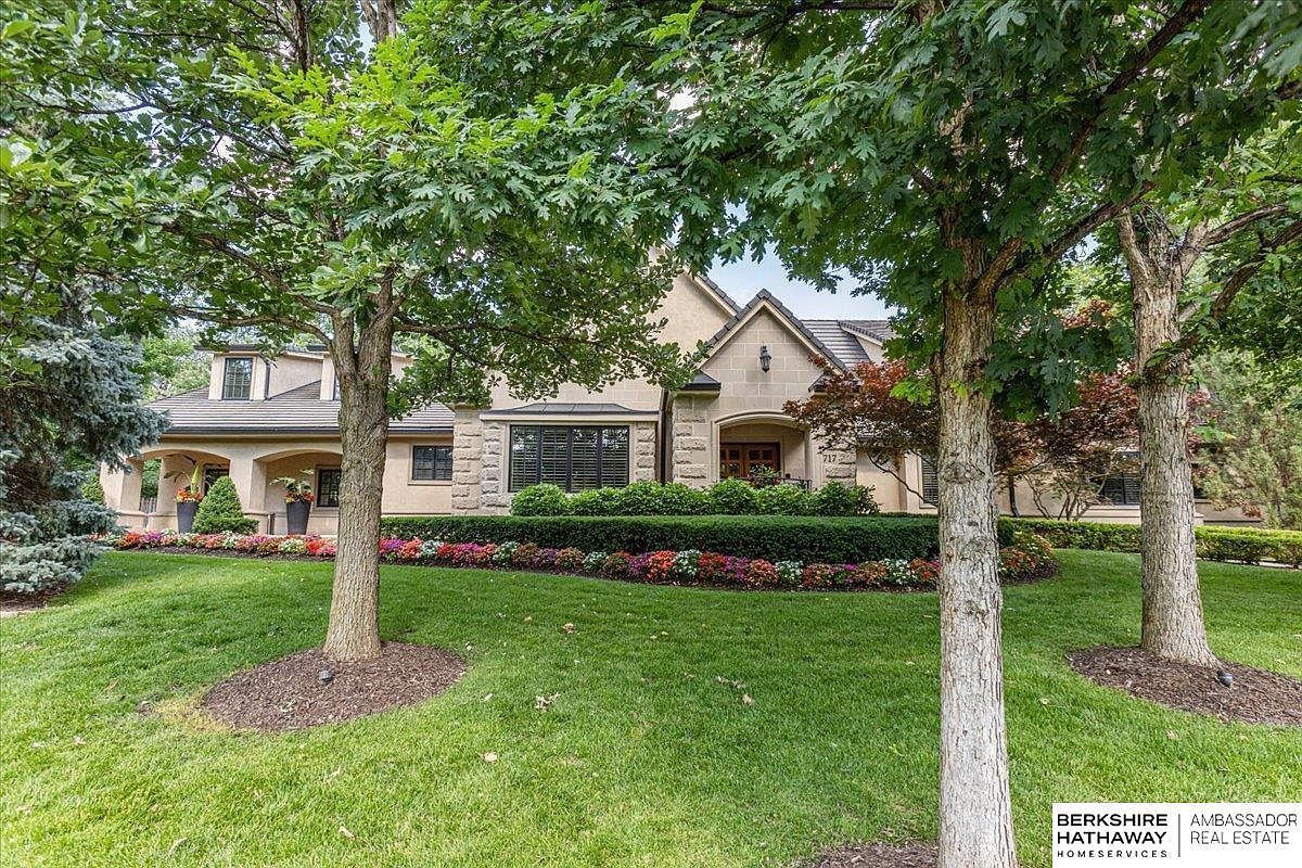 717 Hackberry Rd Omaha, NE 68132 - Thumbnail 3