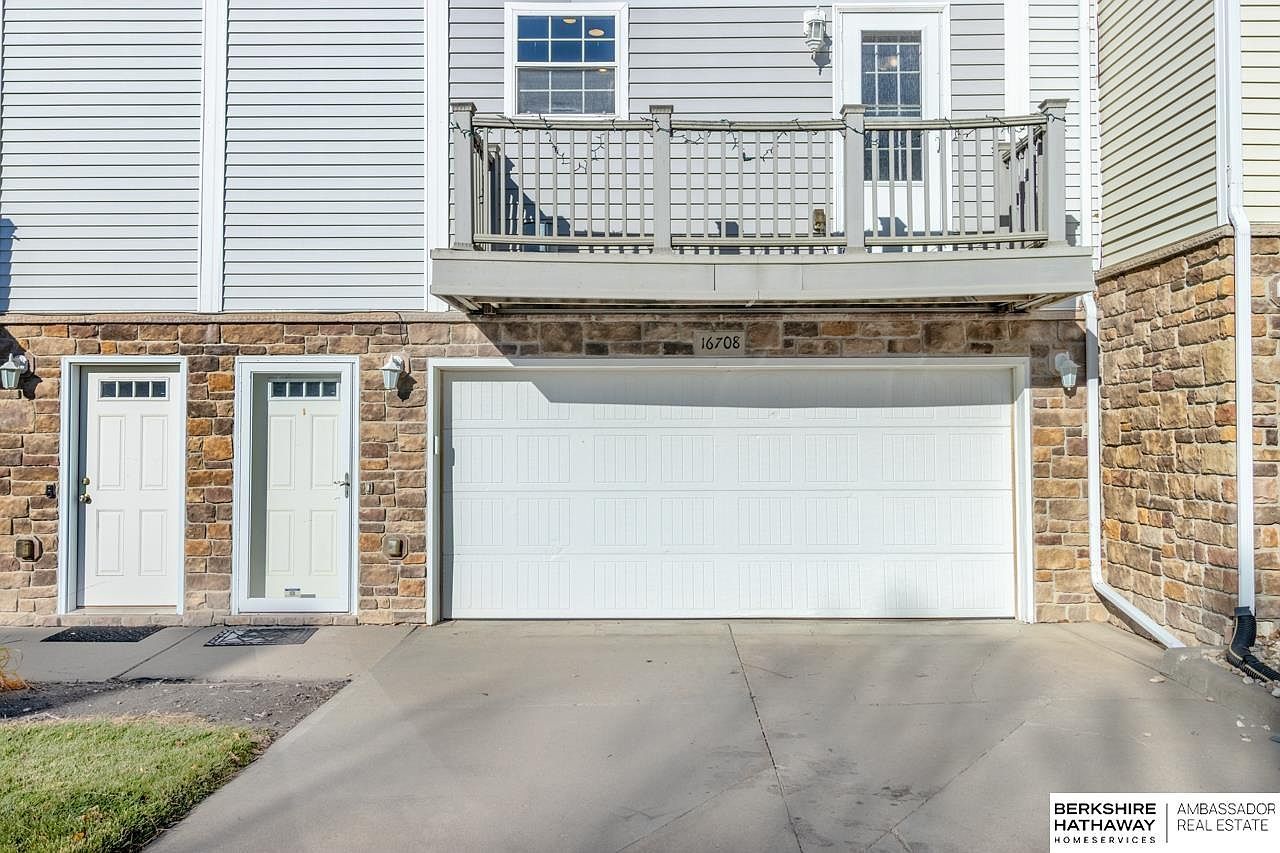 16708 Crown Point Plz Omaha, NE 68116 - Thumbnail 3
