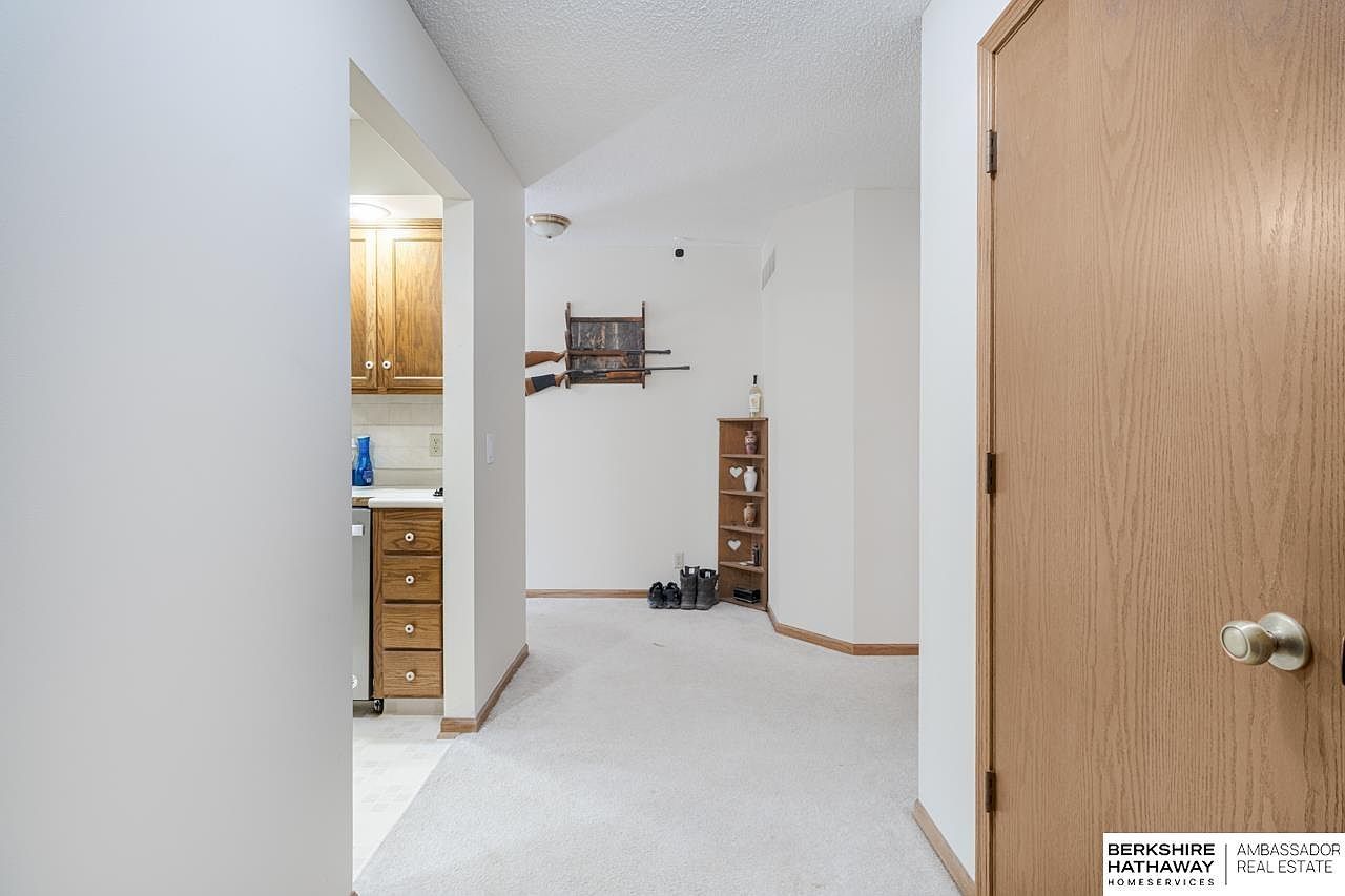 4910 Sinclair Ct Lincoln, NE 68516 - Thumbnail 3