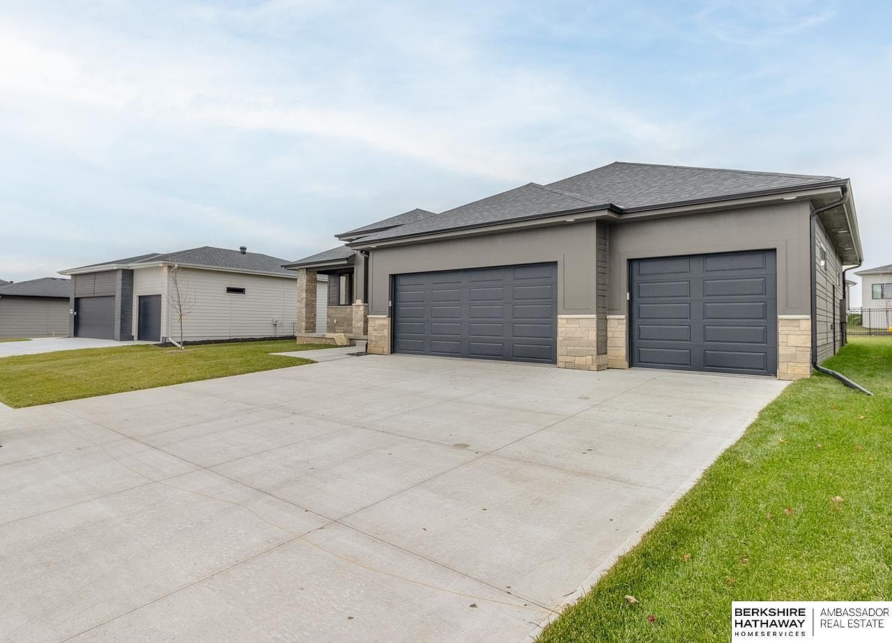 21052 Joseph St Elkhorn, NE 68022 - Thumbnail 3