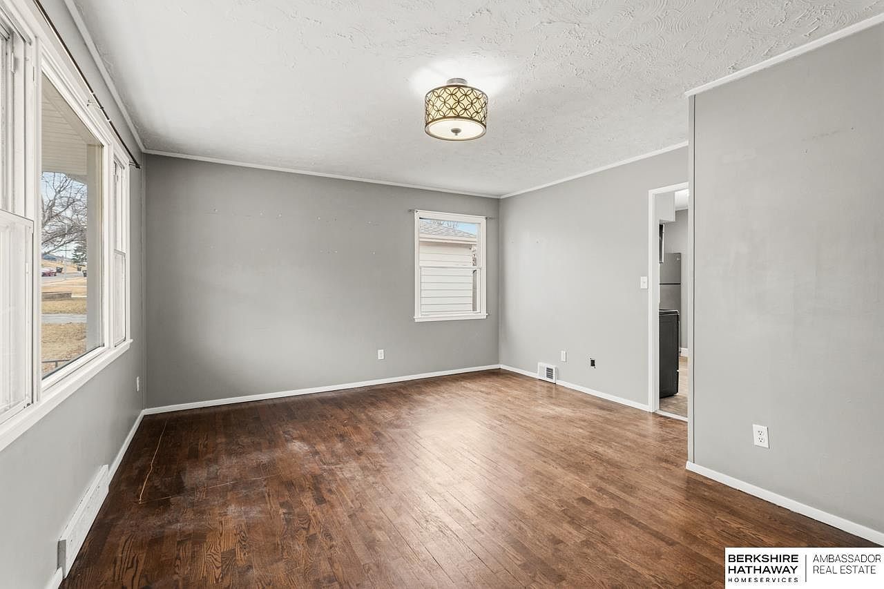 5610 Frederick St Omaha, NE 68106 - Thumbnail 3