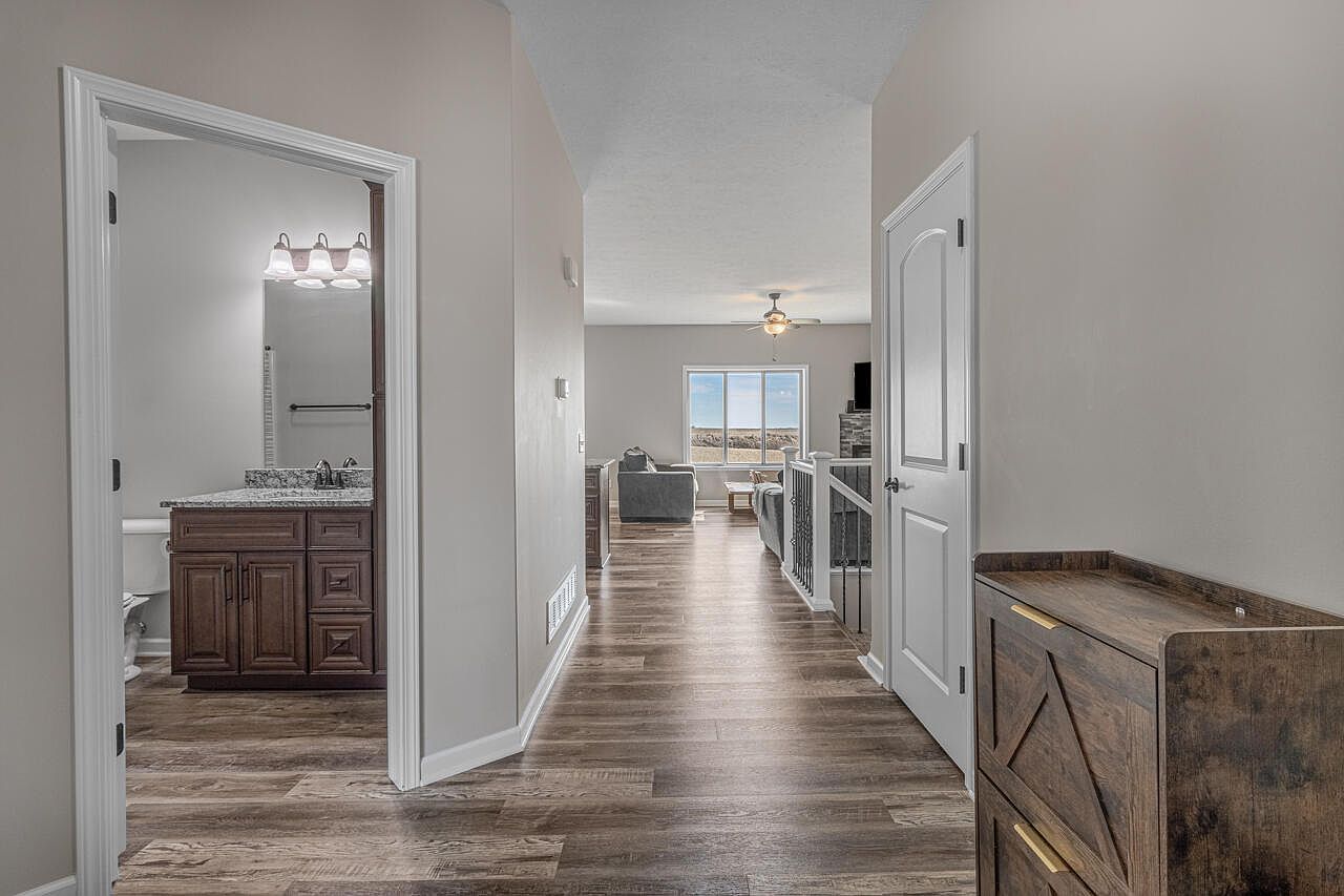 218 Saint Andrews Loop Malvern, IA 51551 - Thumbnail 3