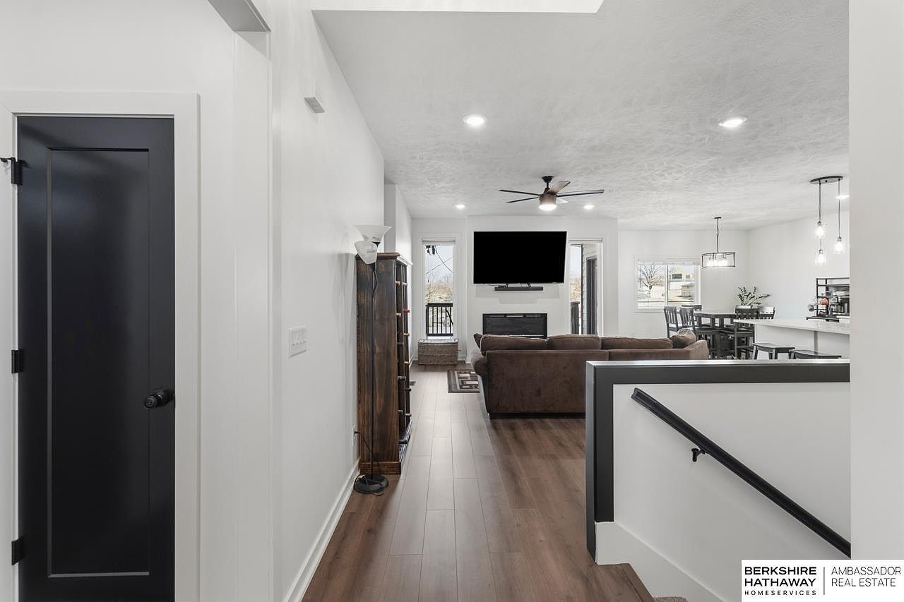 5838 N St Omaha, NE 68117 - Thumbnail 3