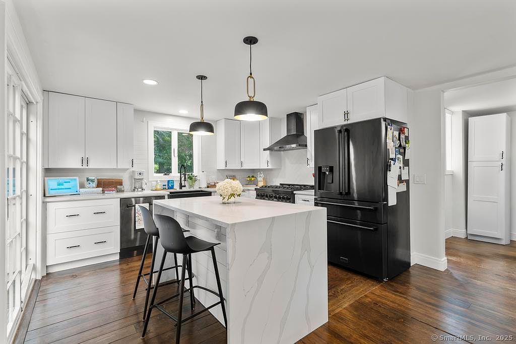 1207 Stillson Rd Fairfield, CT 06824 - Thumbnail 3