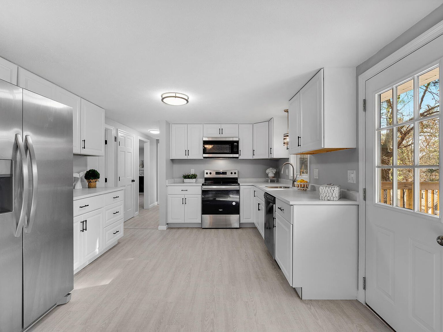 17 Fresh Pond Cir Plymouth, MA 02360 - Thumbnail 3