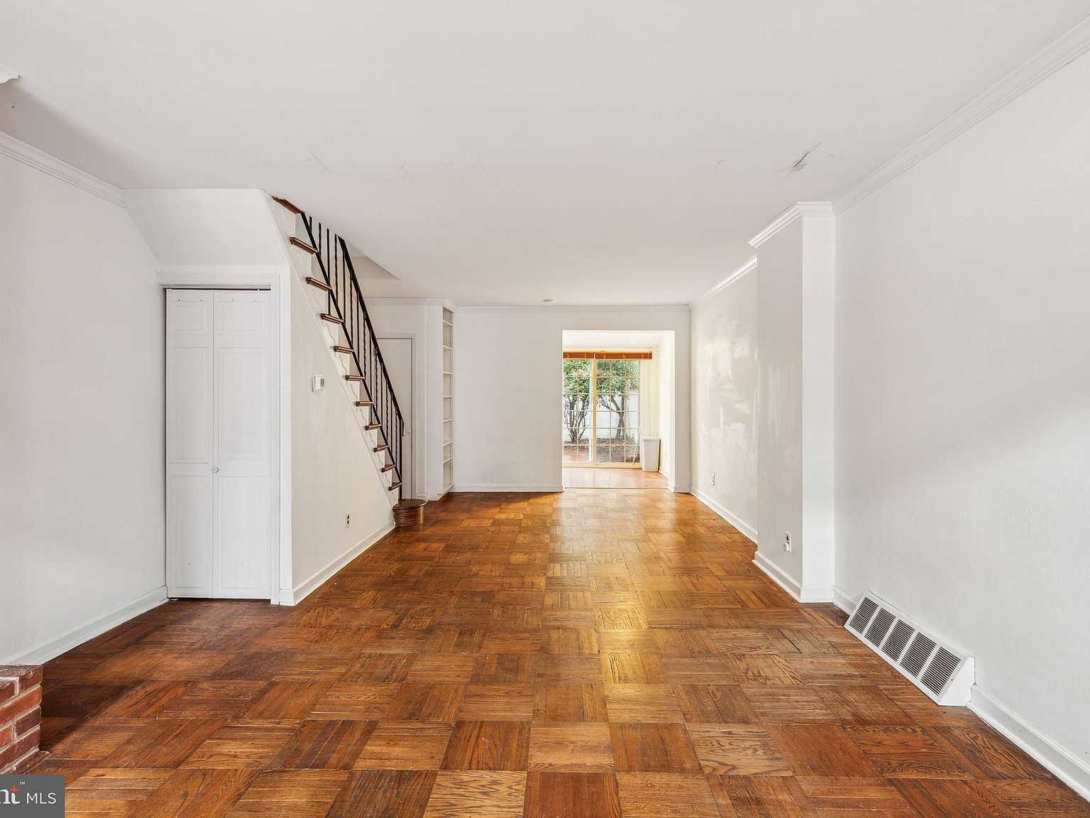 2304 Waverly St Philadelphia, PA 19146 - Thumbnail 3