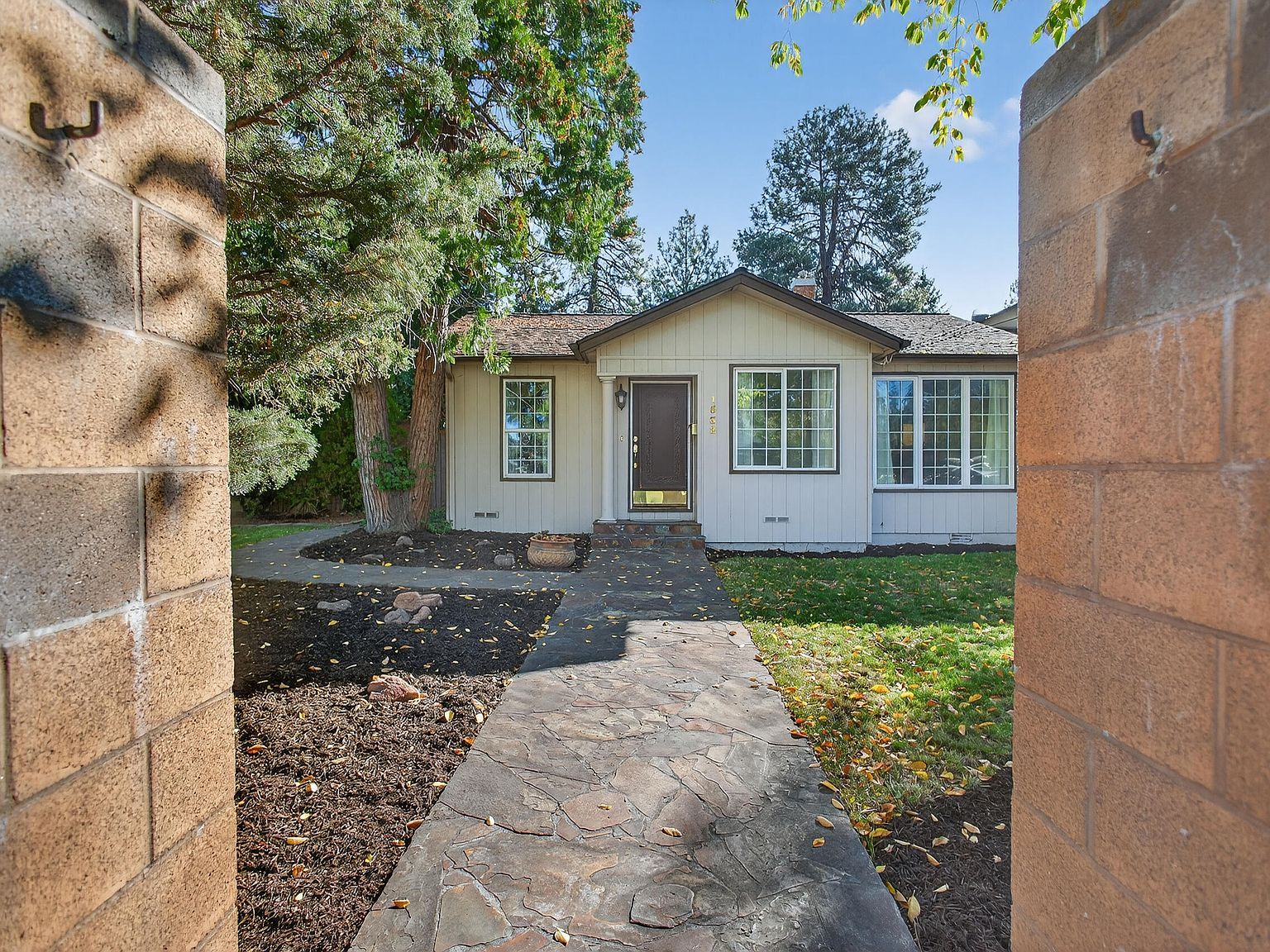 1532 NE 9th St Bend, OR 97701 - Thumbnail 3