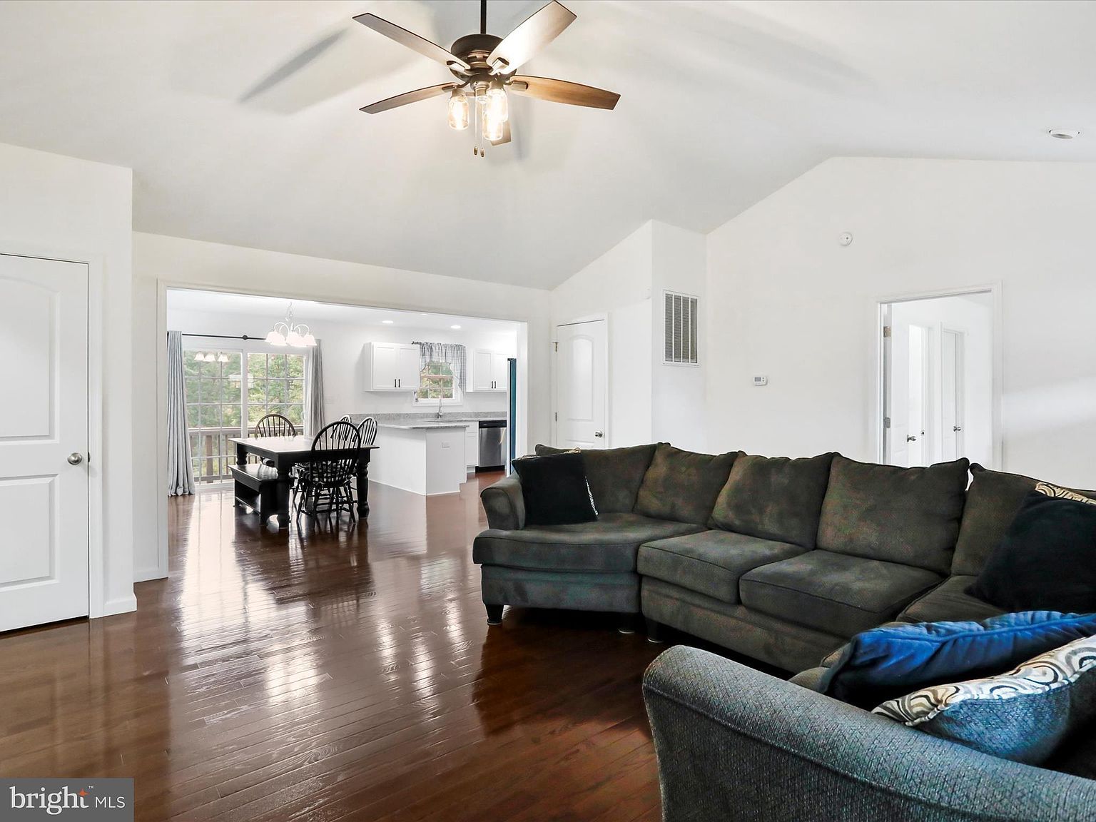 48 Floating Ct Inwood, WV 25428 - Thumbnail 3