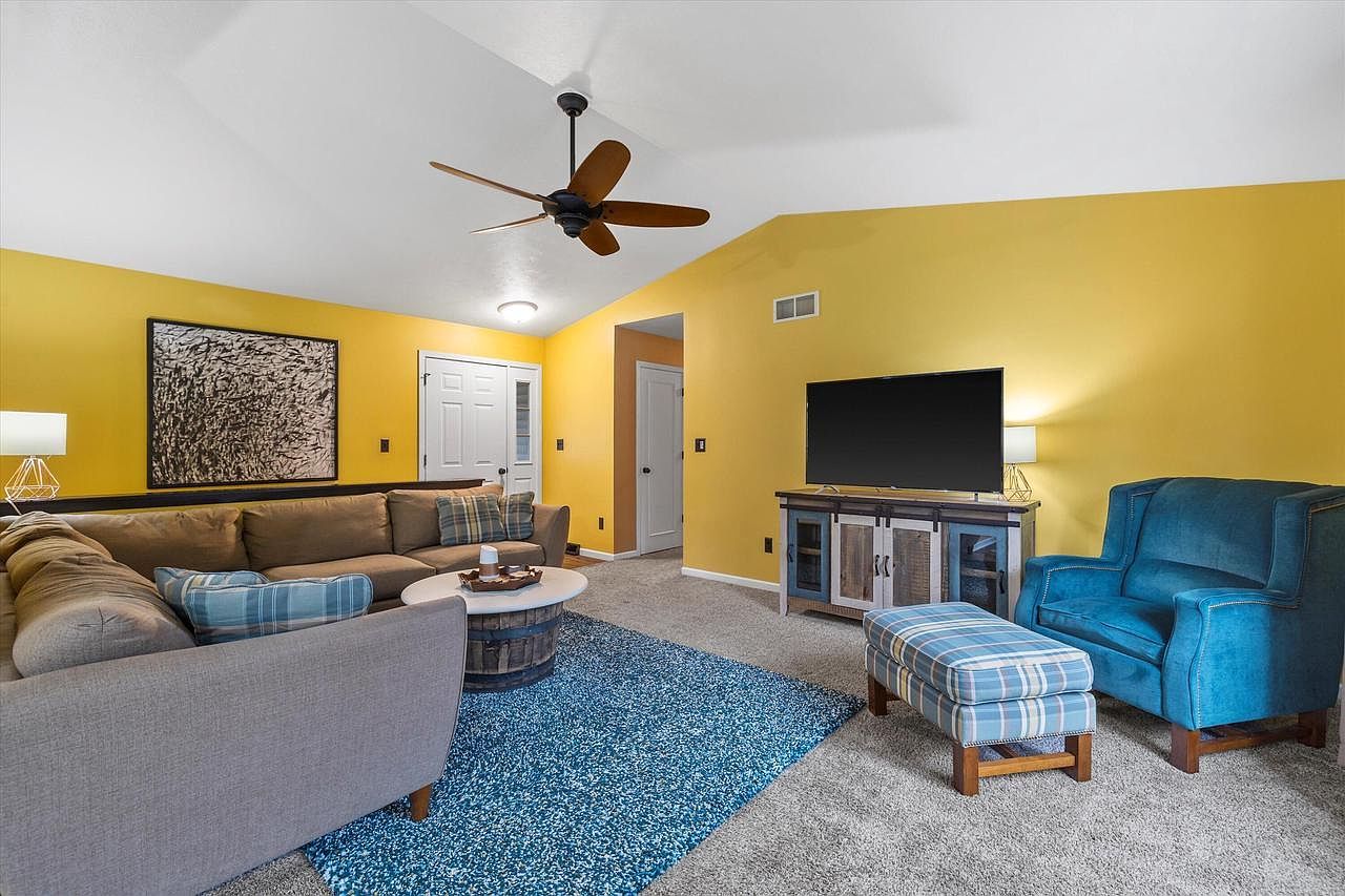 1182 Center St Hartford, WI 53027 - Thumbnail 3