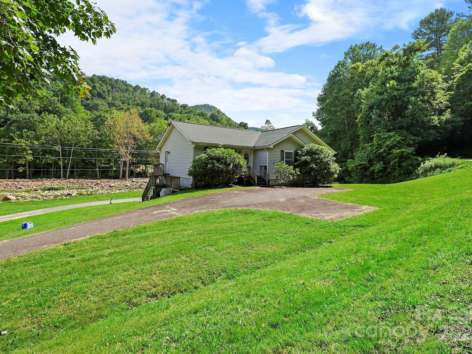 31 Barlow Rd Elk Park, NC 28622 - Thumbnail 3