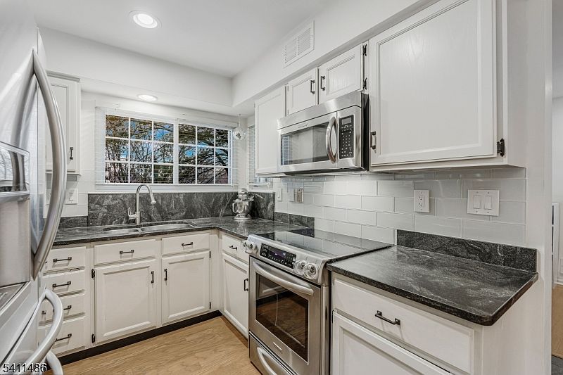 14 Tory Ct Bedminster, NJ 07921 - Thumbnail 3