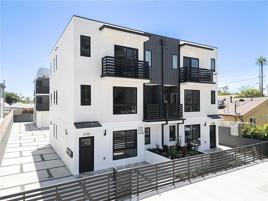 6704 Kester Ave Van Nuys, CA 91405 - Thumbnail 3