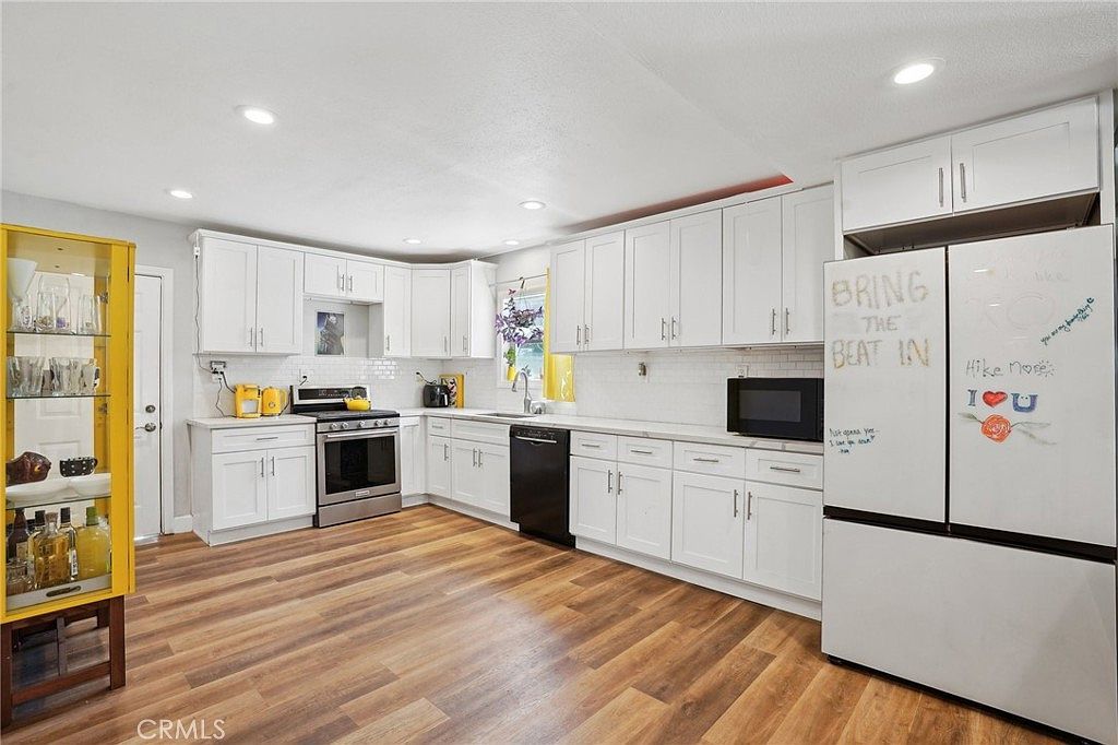 1109 S Dacotah St Los Angeles, CA 90023 - Thumbnail 3