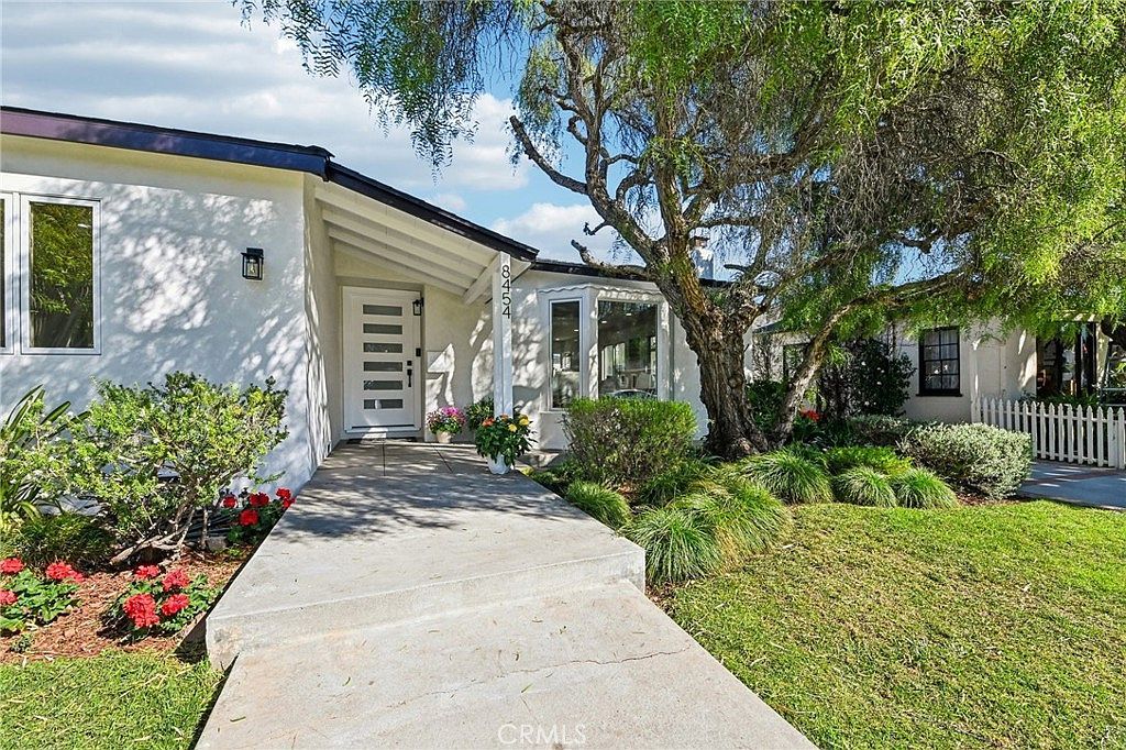 8454 Naylor Ave Los Angeles, CA 90045 - Thumbnail 3