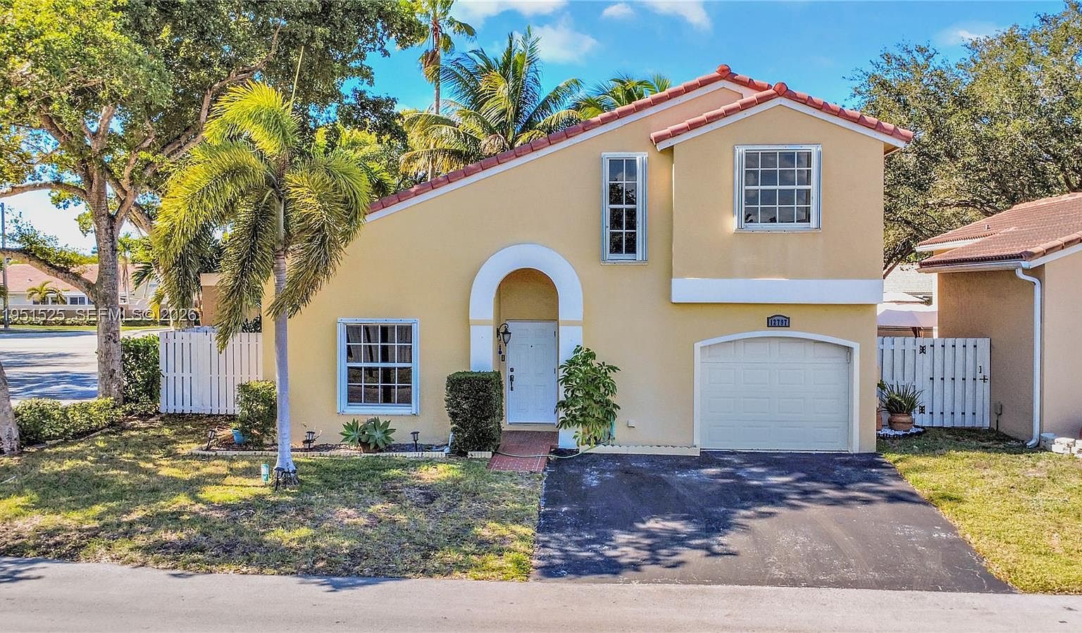 12797 NW 13th St Sunrise, FL 33323 - Thumbnail 3