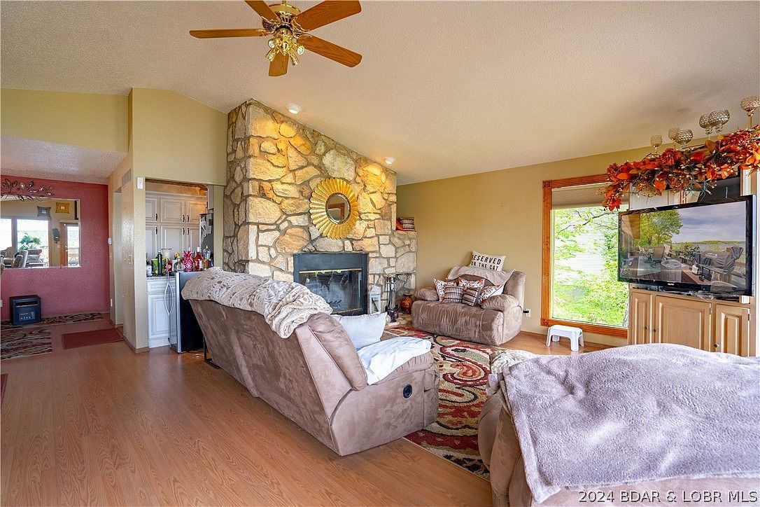 412 Crown Point Dr Lake Ozark, MO 65049 - Thumbnail 3