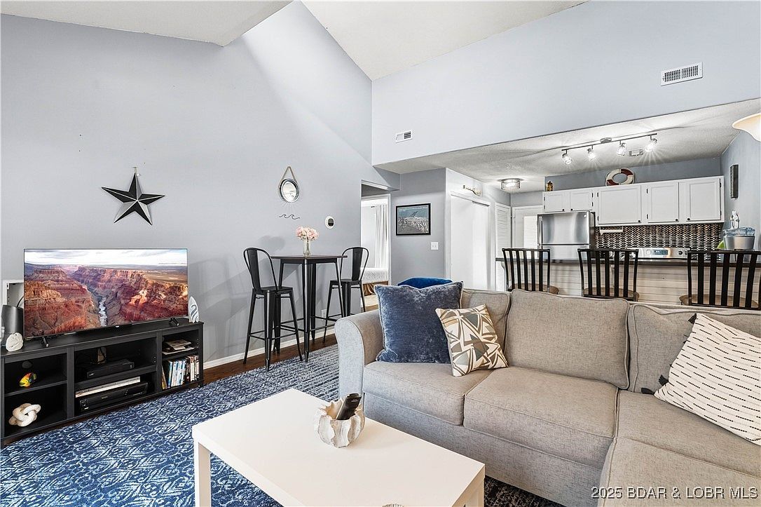 875 Parkside Pl UNIT 402-D Osage Beach, MO 65065 - Thumbnail 3