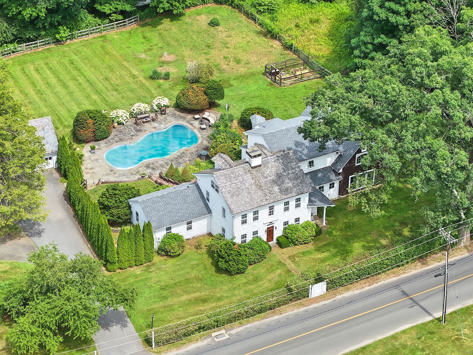 137 Rockwell Rd Bethel, CT 06801 - Thumbnail 3