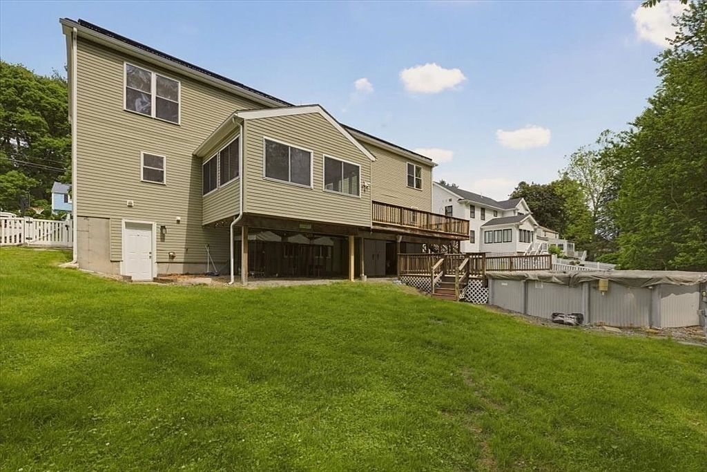 12 Corcoran Rd Burlington, MA 01803 - Thumbnail 3