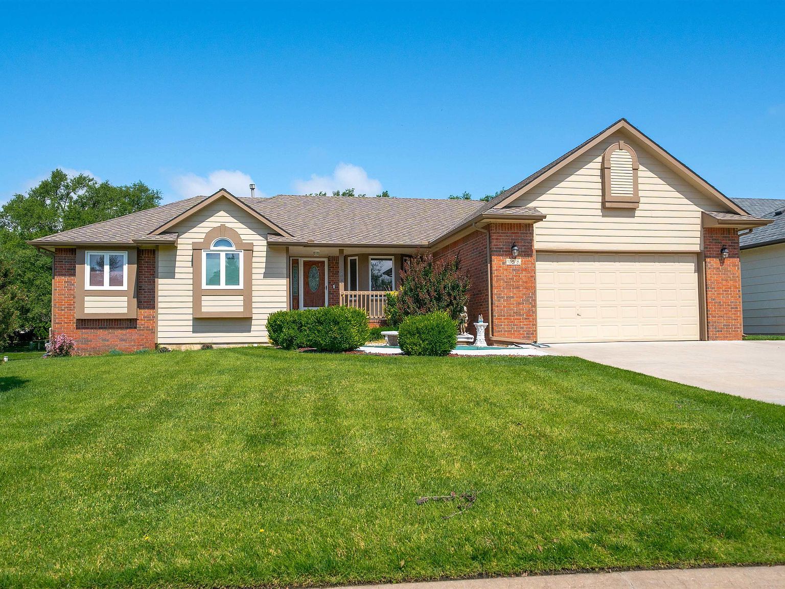 105 S Brownthrush Cir Wichita, KS 67209 - Thumbnail 3