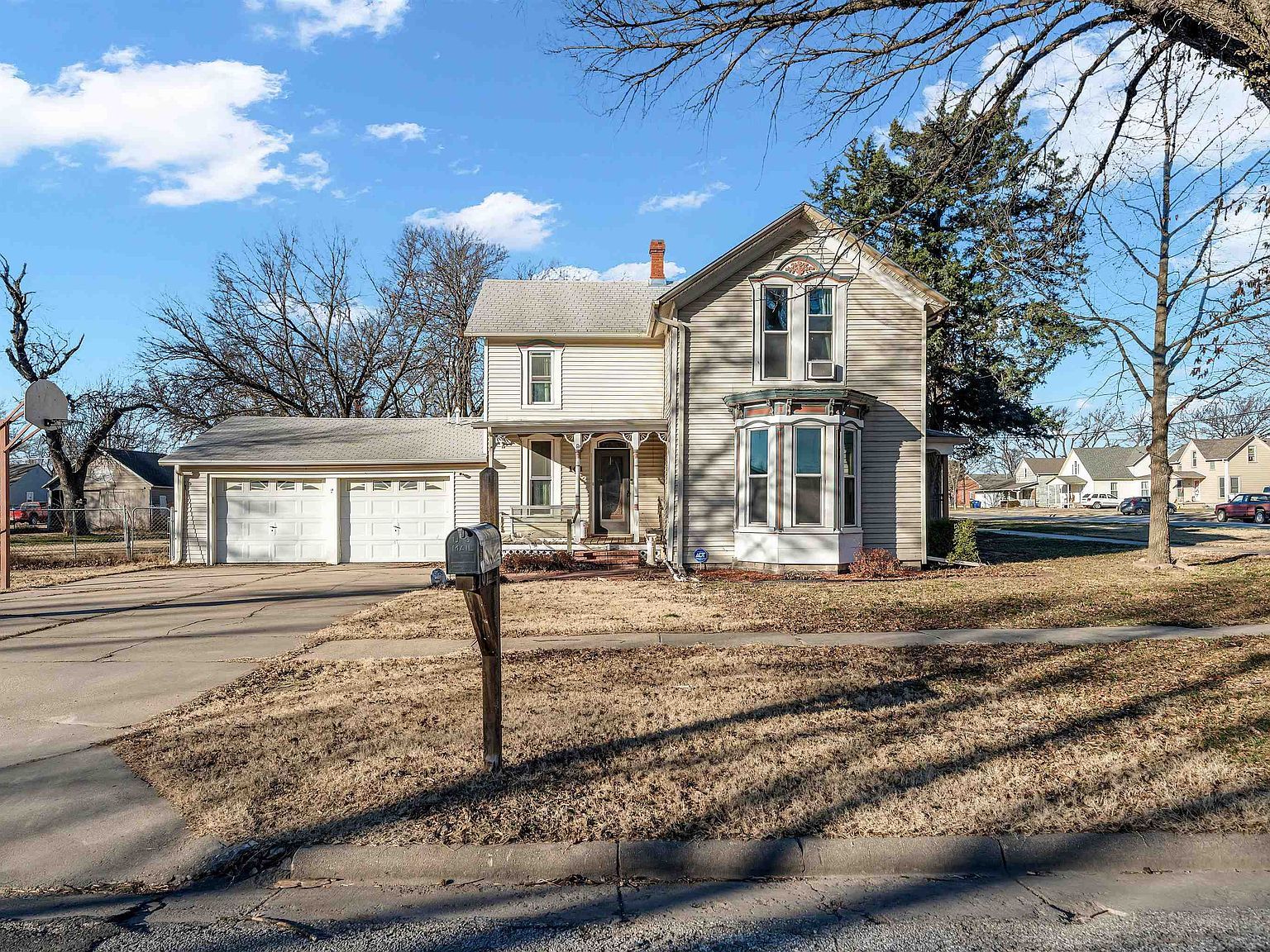 101 S Cedar St Hillsboro, KS 67063 - Thumbnail 3