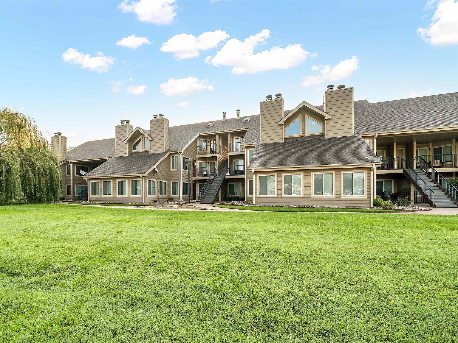 10011 E Boston St APT 206 Wichita, KS 67207 - Thumbnail 3