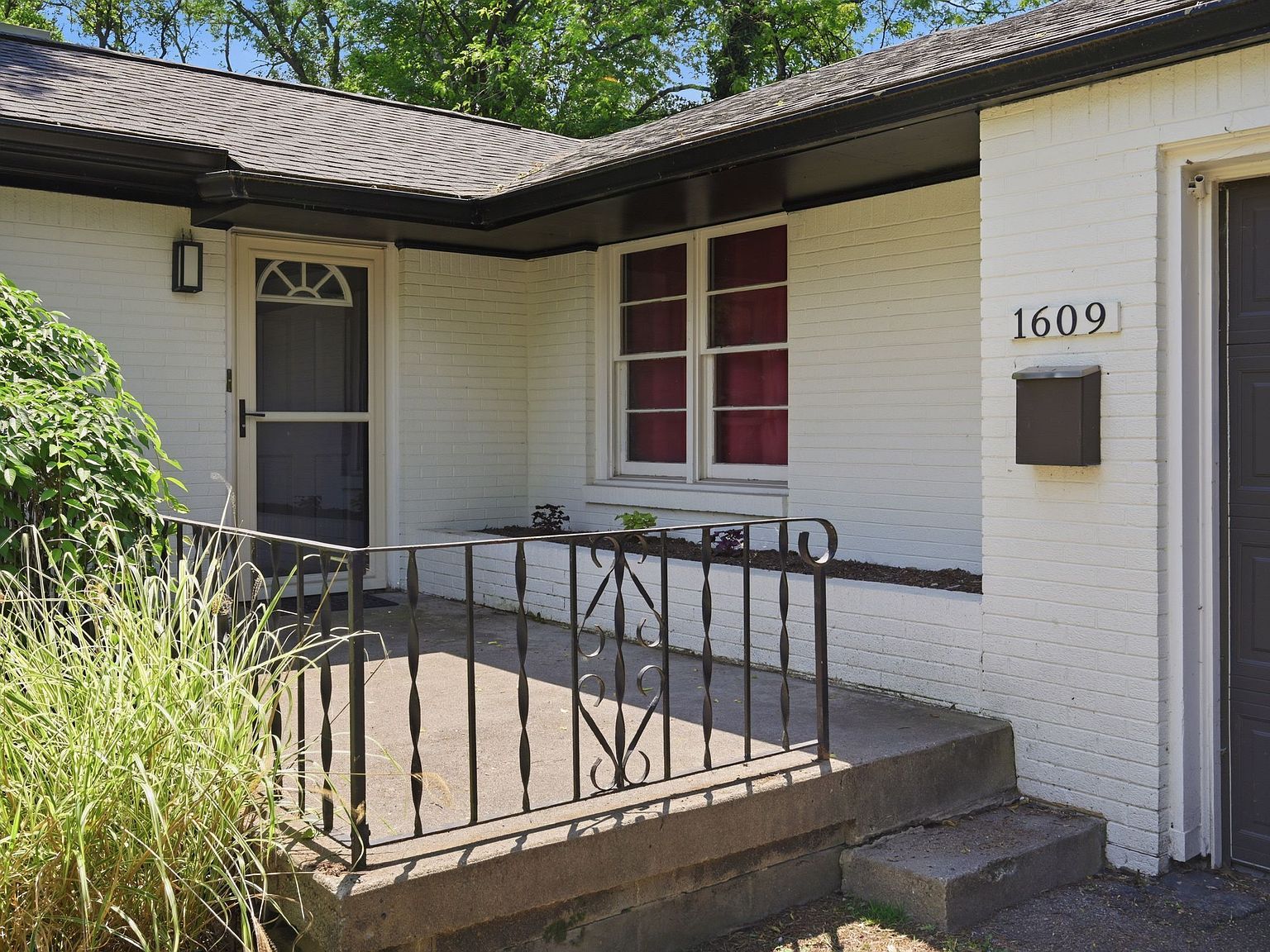1609 Kessler Blvd E Indianapolis, IN 46220 - Thumbnail 3