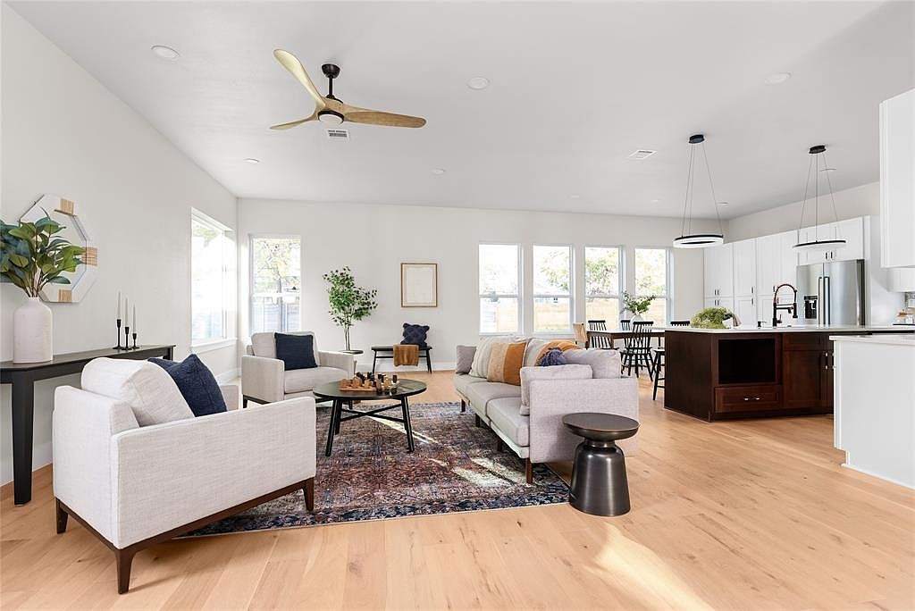 1004 Karen Ave Austin, TX 78757 - Thumbnail 3