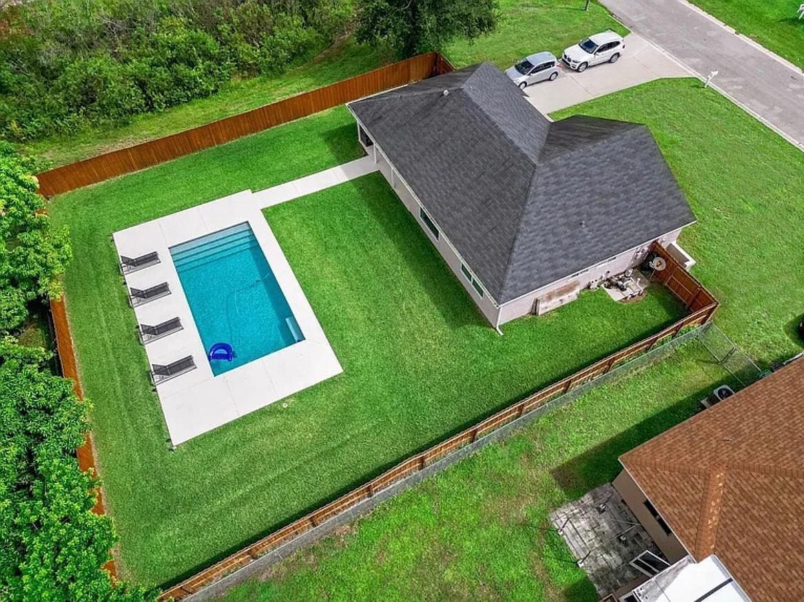 1302 SE Belcrest St Port Saint Lucie, FL 34952 - Thumbnail 3