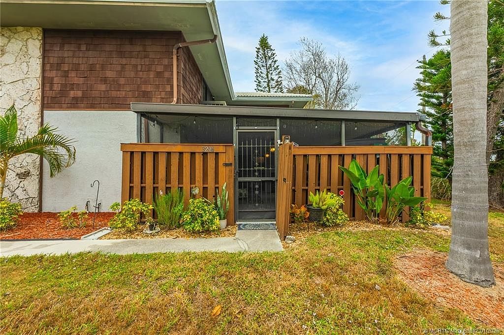 3204 SE Guenevere Ln UNIT D Port Saint Lucie, FL 34952 - Thumbnail 3