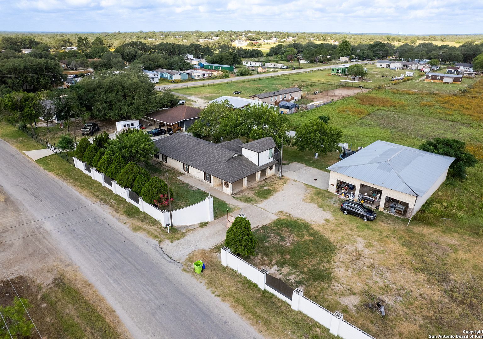 317 Royal Oaks Rd Somerset, TX 78069 - Thumbnail 3