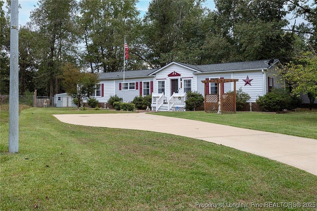 520 Inverary Dr Raeford, NC 28376 - Thumbnail 3